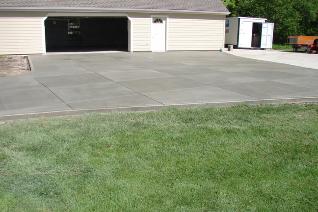 cedarburg_wi_concrete_driveway