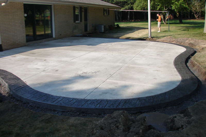 concretemilwaukee-brickedging2 milwaukee concrete patio with decorative concrete brick edging