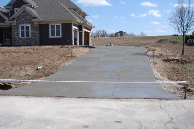 hartford_wi_concrete_driveway